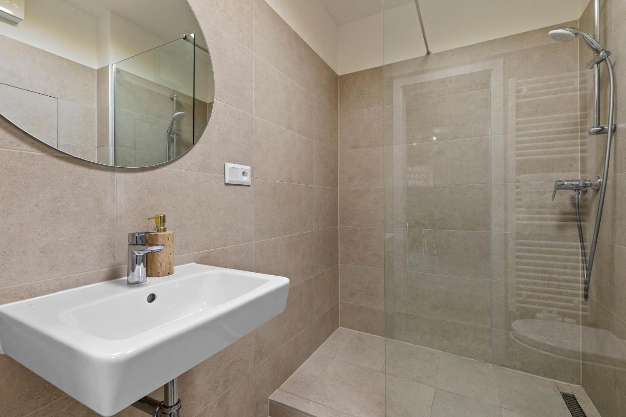 Apartament Lam Black - Ac - Balcony Bratysława Zewnętrze zdjęcie